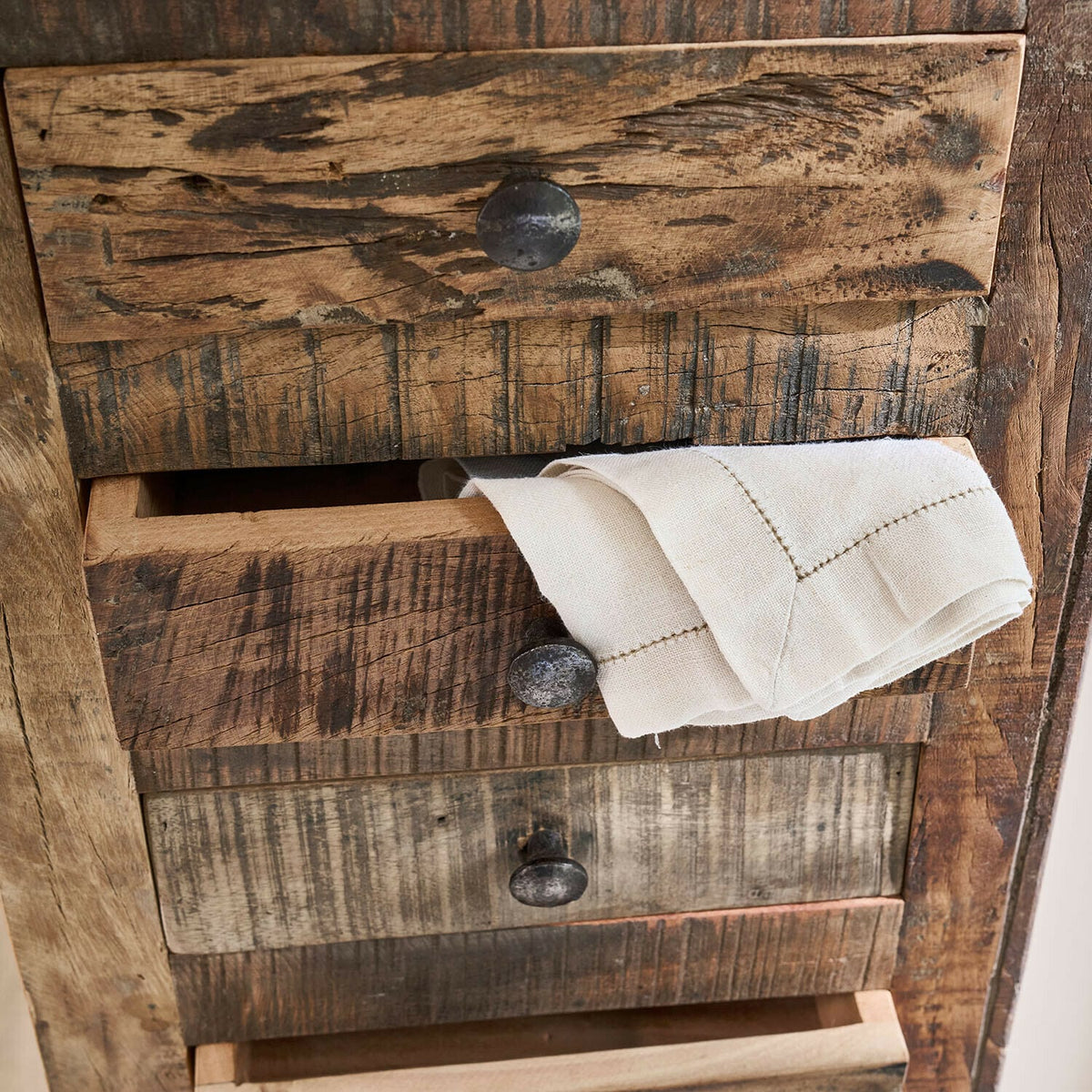 Semainier LOBERON Turell 7 tiroirs bois recyclé — photo produit