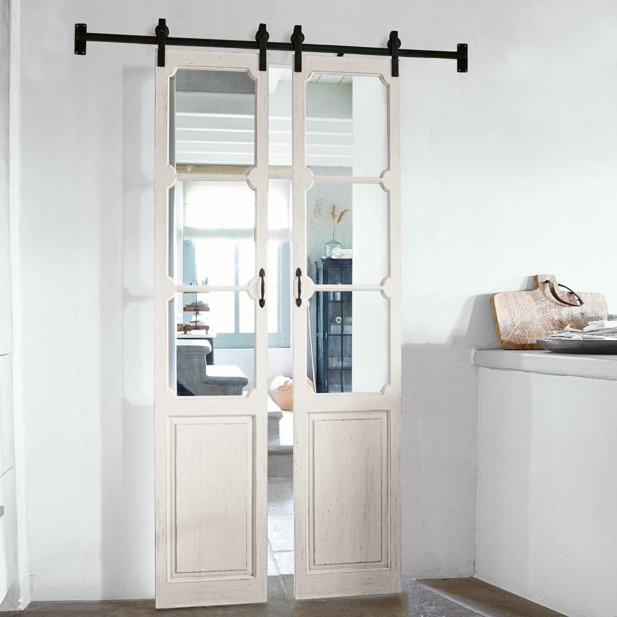Porte coulissante double LOBERON Tibout en bois de sapin blanc vieilli — photo produit
