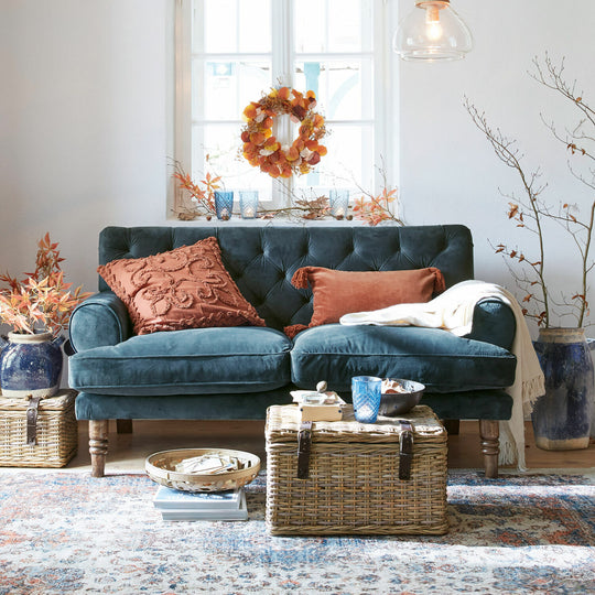 Canapé chesterfield LOBERON Carme velours bleu 2 places