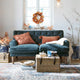 Canapé chesterfield LOBERON Carme velours bleu 2 places