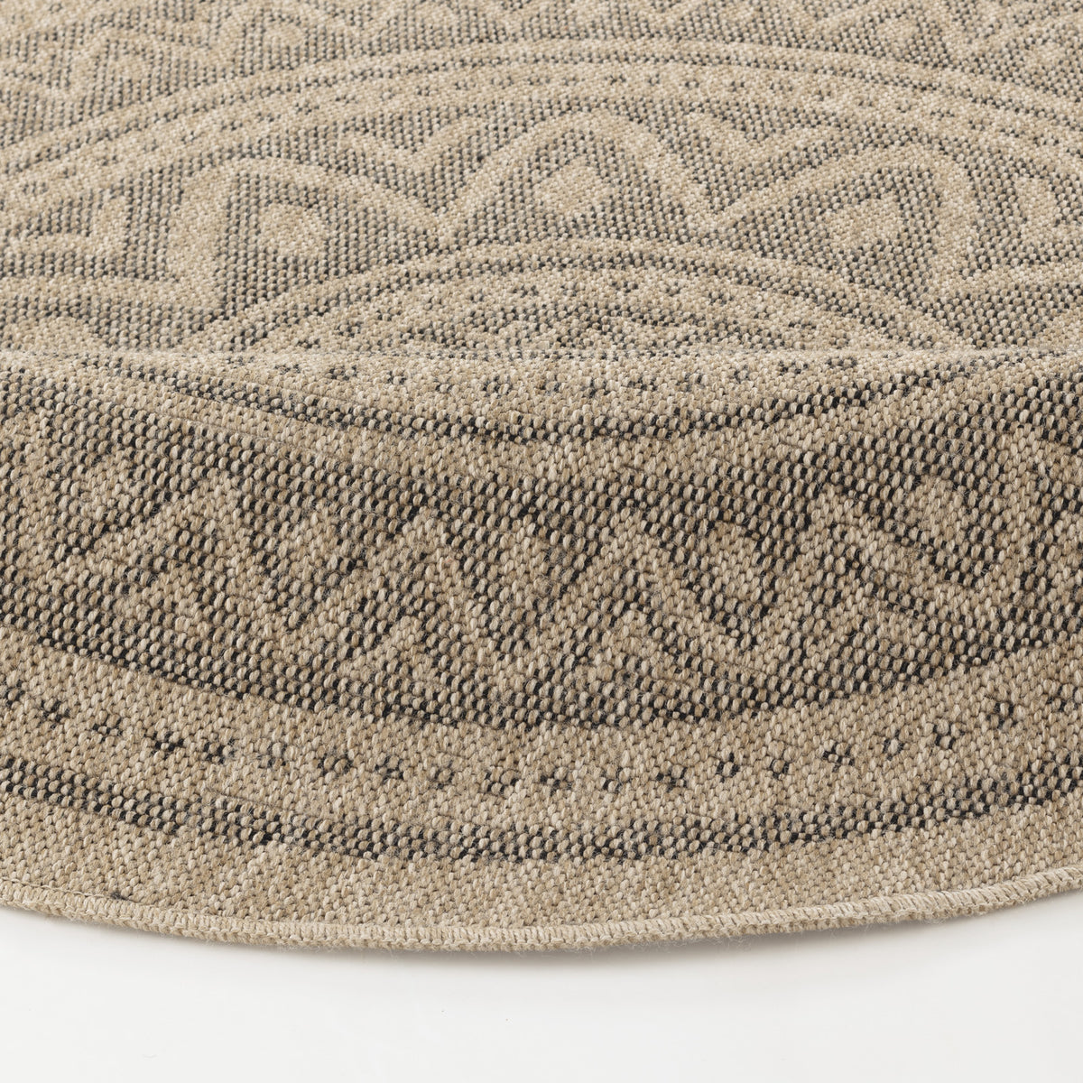 Tapis rond SURYA Lee extérieur, motif rosace aspect jute beige et noir, vue 4