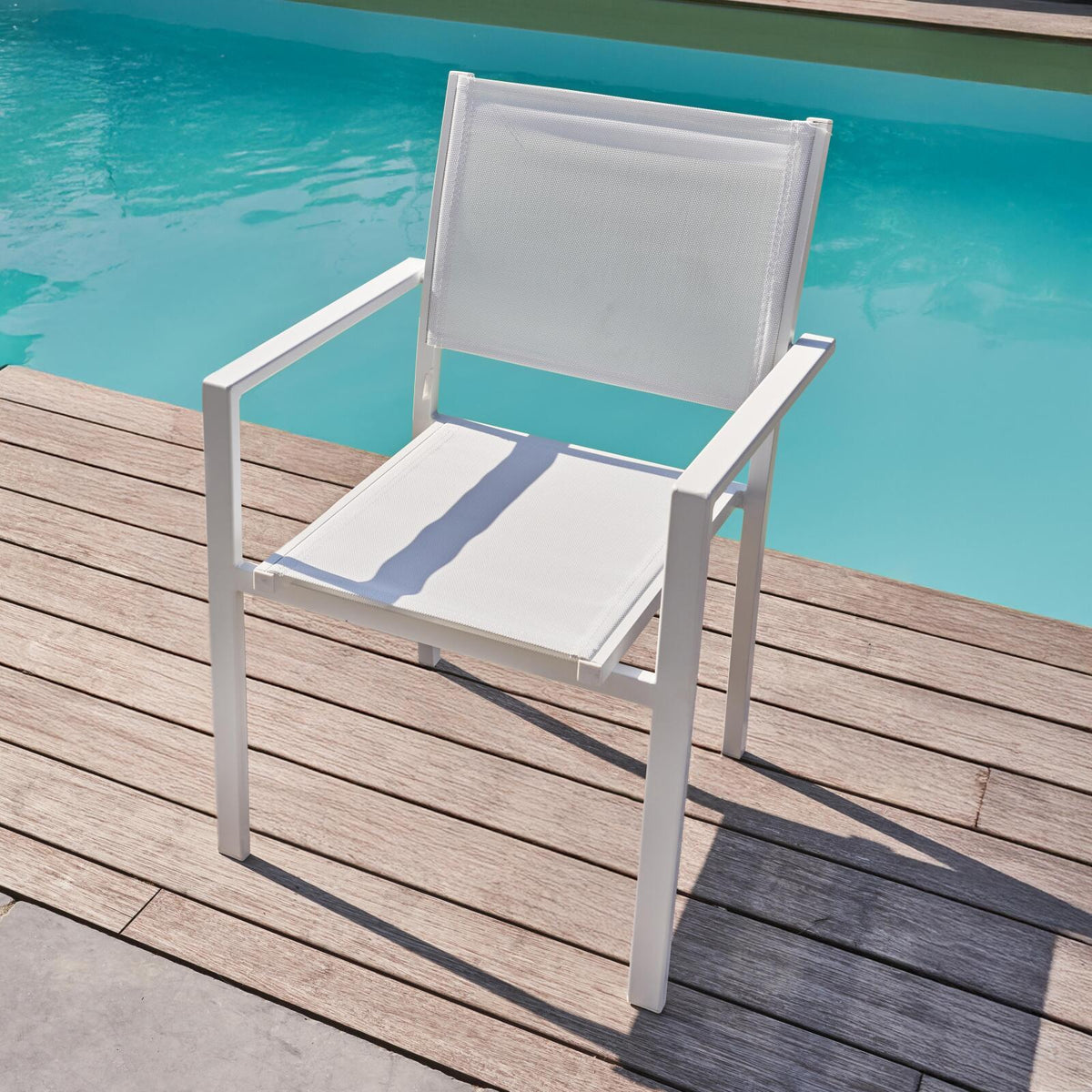 Lot de 4 fauteuils de jardin Oviala en aluminium et textilène avec accoudoirs