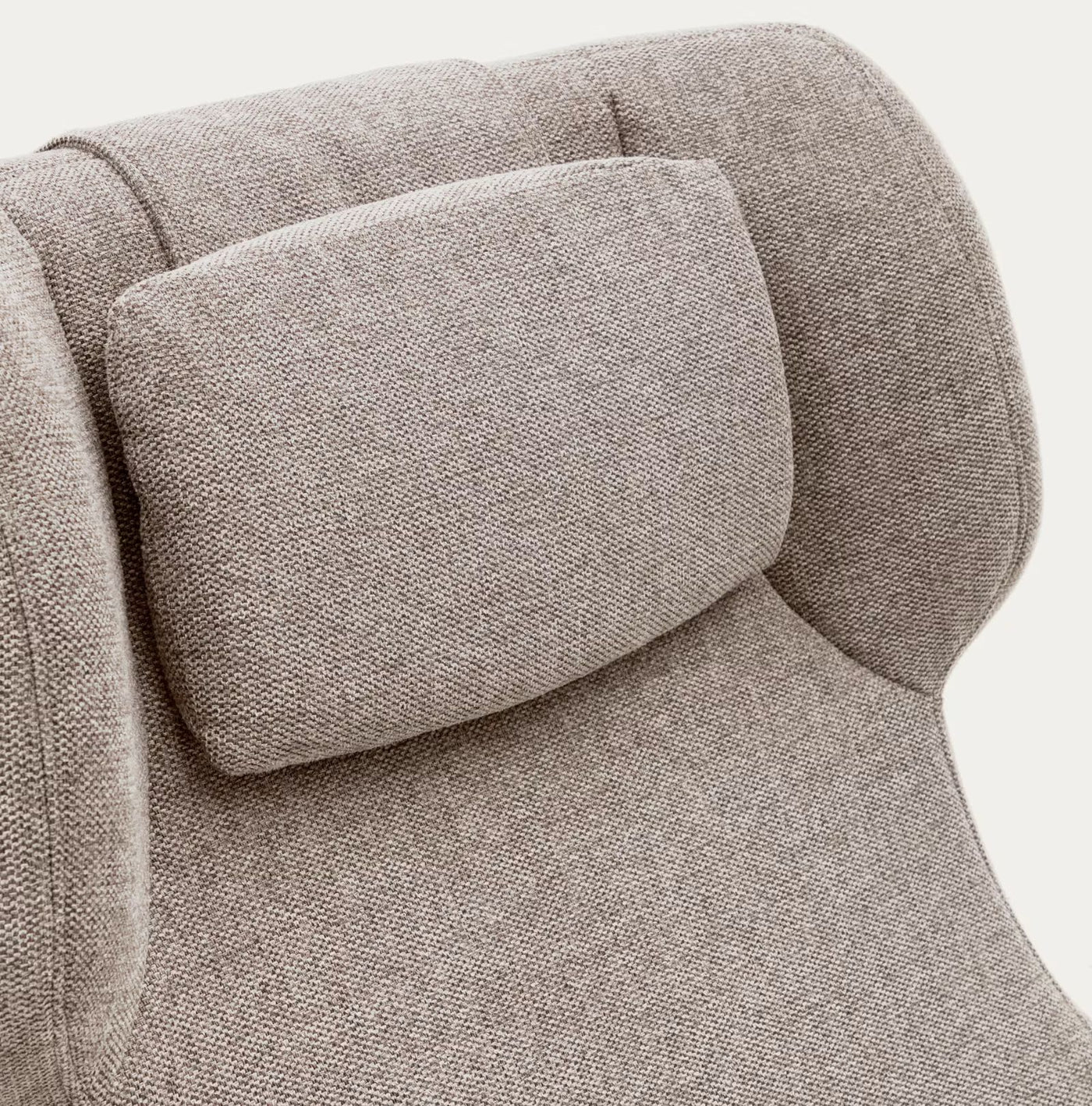 Fauteuil pivotant KAVE HOME avec accoudoirs Zalina en chenille beige et acier avec finition noire