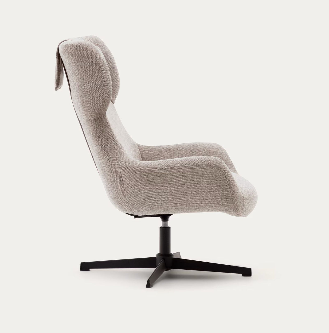 Fauteuil pivotant KAVE HOME avec accoudoirs Zalina en chenille beige et acier avec finition noire