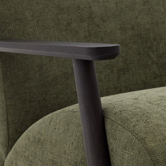 Fauteuil KAVE HOME Meghan en chenille vert et bois de frêne finition noir