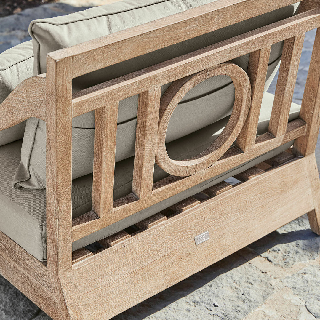 Fauteuil LOBERON Montcassin en bois cérusé et tissu beige