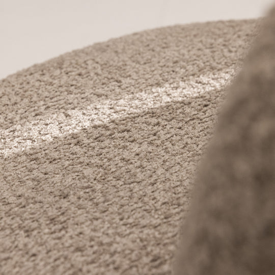 Fauteuil DRAWER Mo rond en tissu bouclette taupe