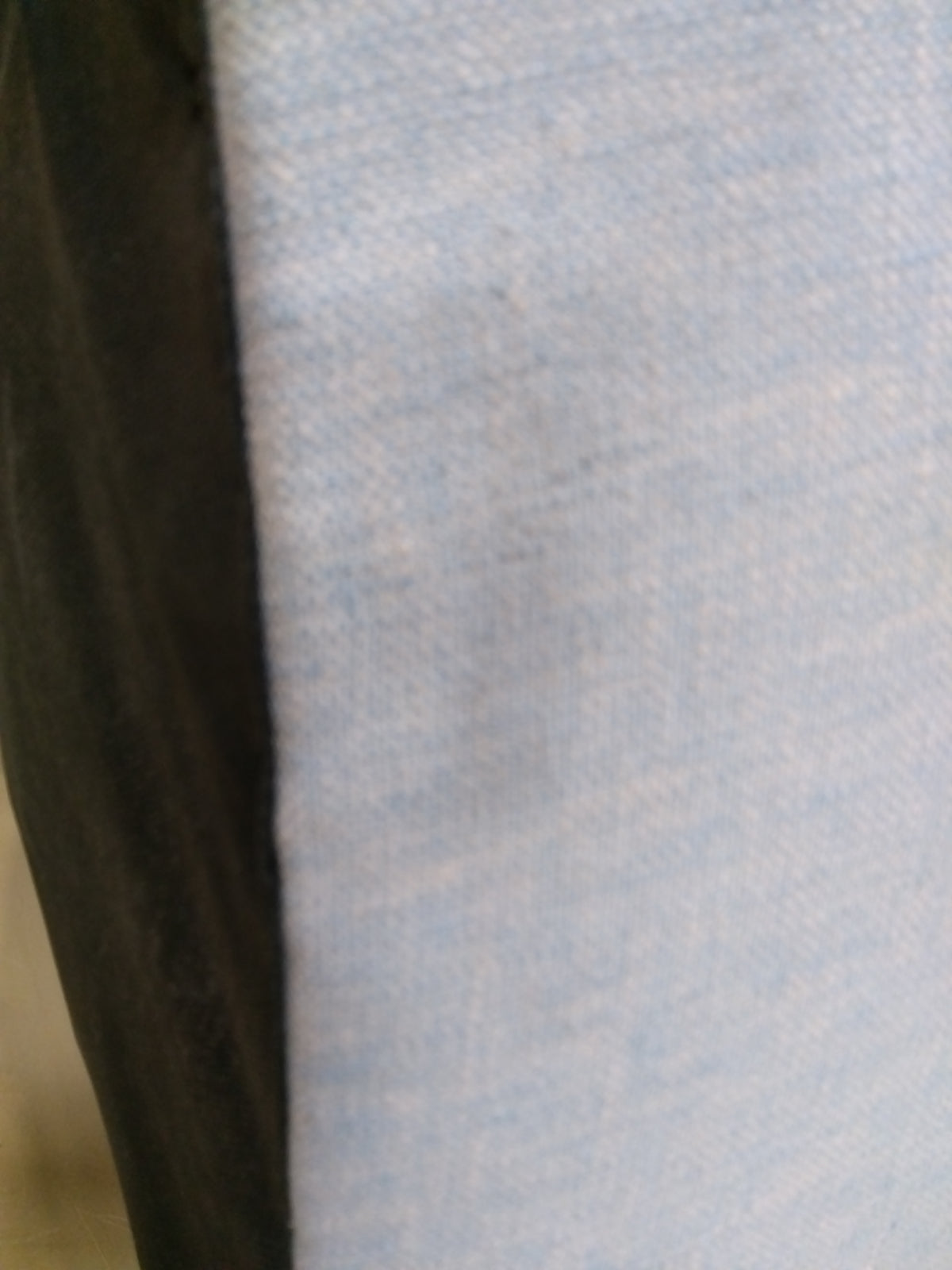 Fauteuil Ainsley bleu ciel en tissu pieds bois — photo produit