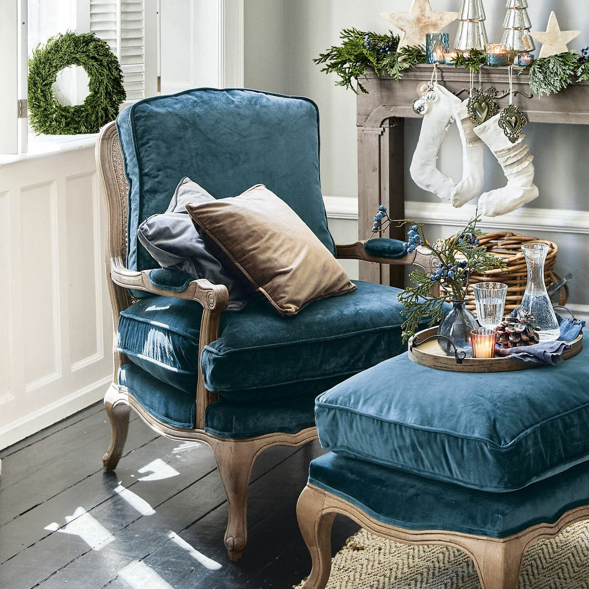 Fauteuil LOBERON Corlay en velours bleu — photo produit