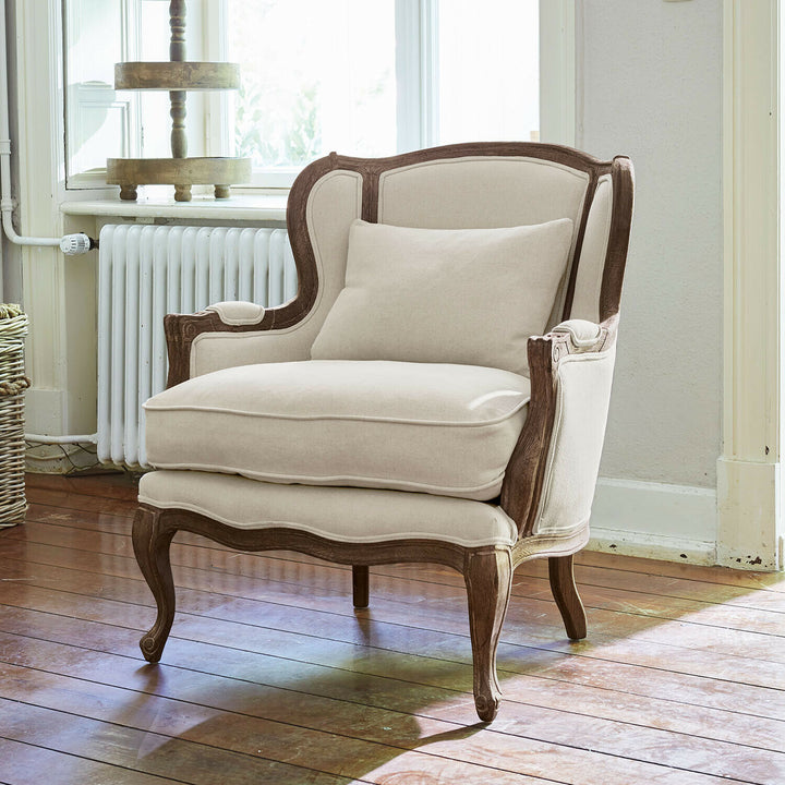 Fauteuil LOBERON Kingswinford en bois de chêne et tissu crème — photo produit