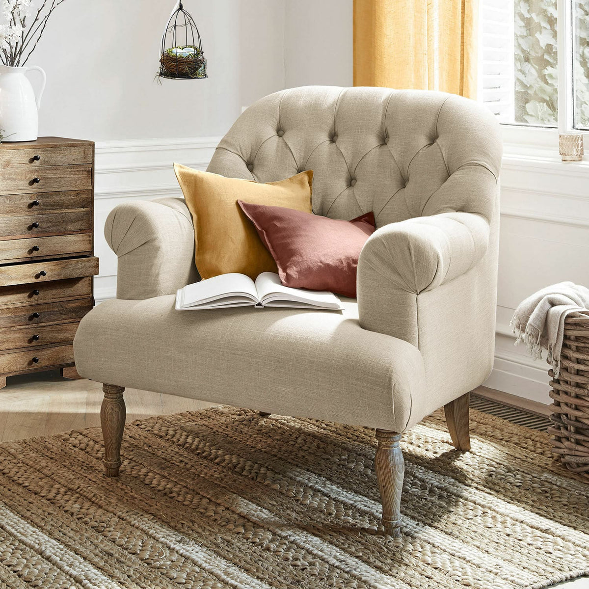 Fauteuil LOBERON Shambrook Chesterfield en tissu beige lin — photo produit