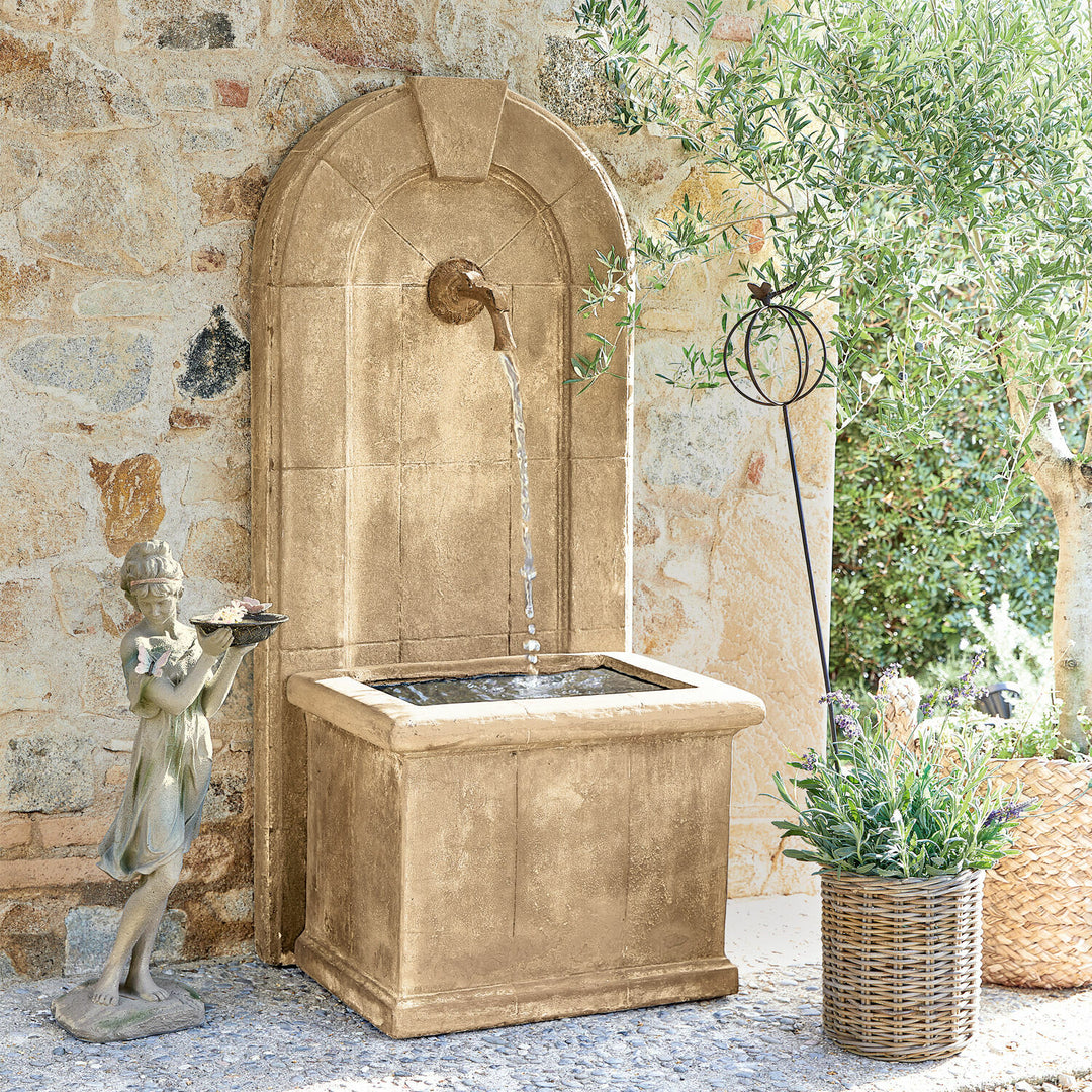 Fontaine murale de jardin LOBERON Ginette effet pierre vieillie — photo produit