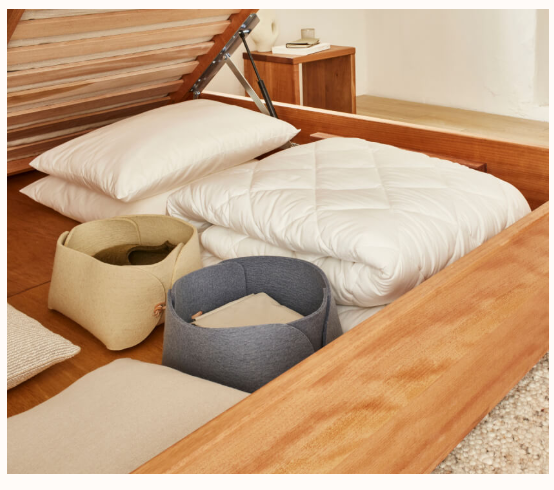 Lit coffre KIPLI Luca 180x200 cm en bois massif sans tête de lit