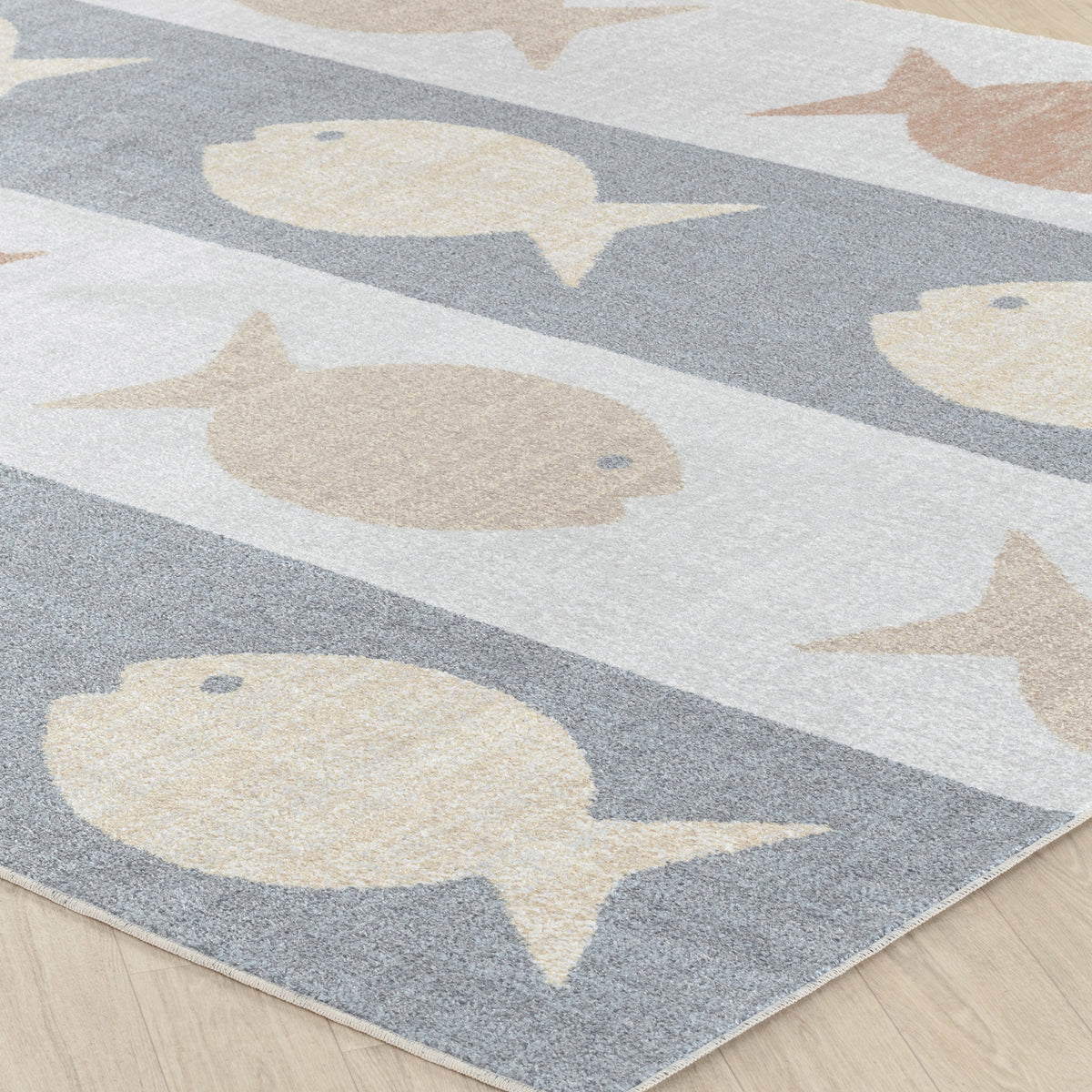 Tapis SURYA Pekin enfant, motif de poissons orange et beige sur bandes grises et ivoire, vue 6
