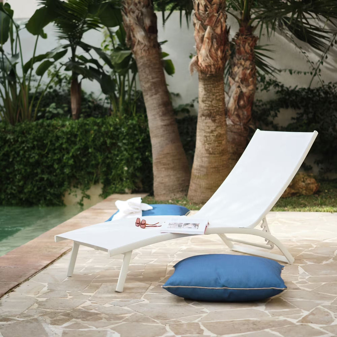 Lot de 2 bains de soleil ALINEA Tapenade en aluminium et textilène blanc