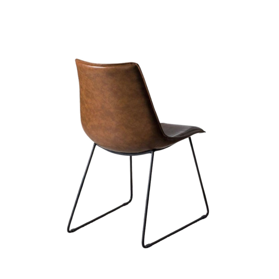 Lot de 2 Chaises LES TENDANCES Kintale en cuir marron vieilli et pieds métal Noir