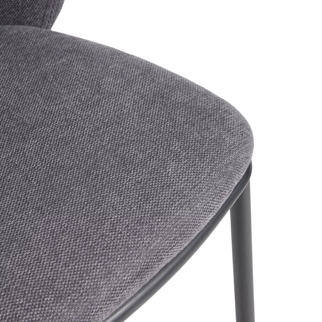 Lot de 2 chaises KAVE Home Ciselia en tissu chenille Gris foncé et pieds acier