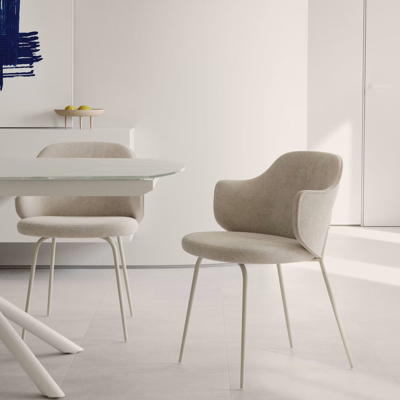 Lot de 4 Chaises KAVE HOME Yunia beige avec pieds en acier finition peinture beige FSC 100%