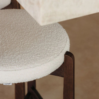 Lot de 2 tabourets hauts SKLUM Manille en bois de chêne et revêtement