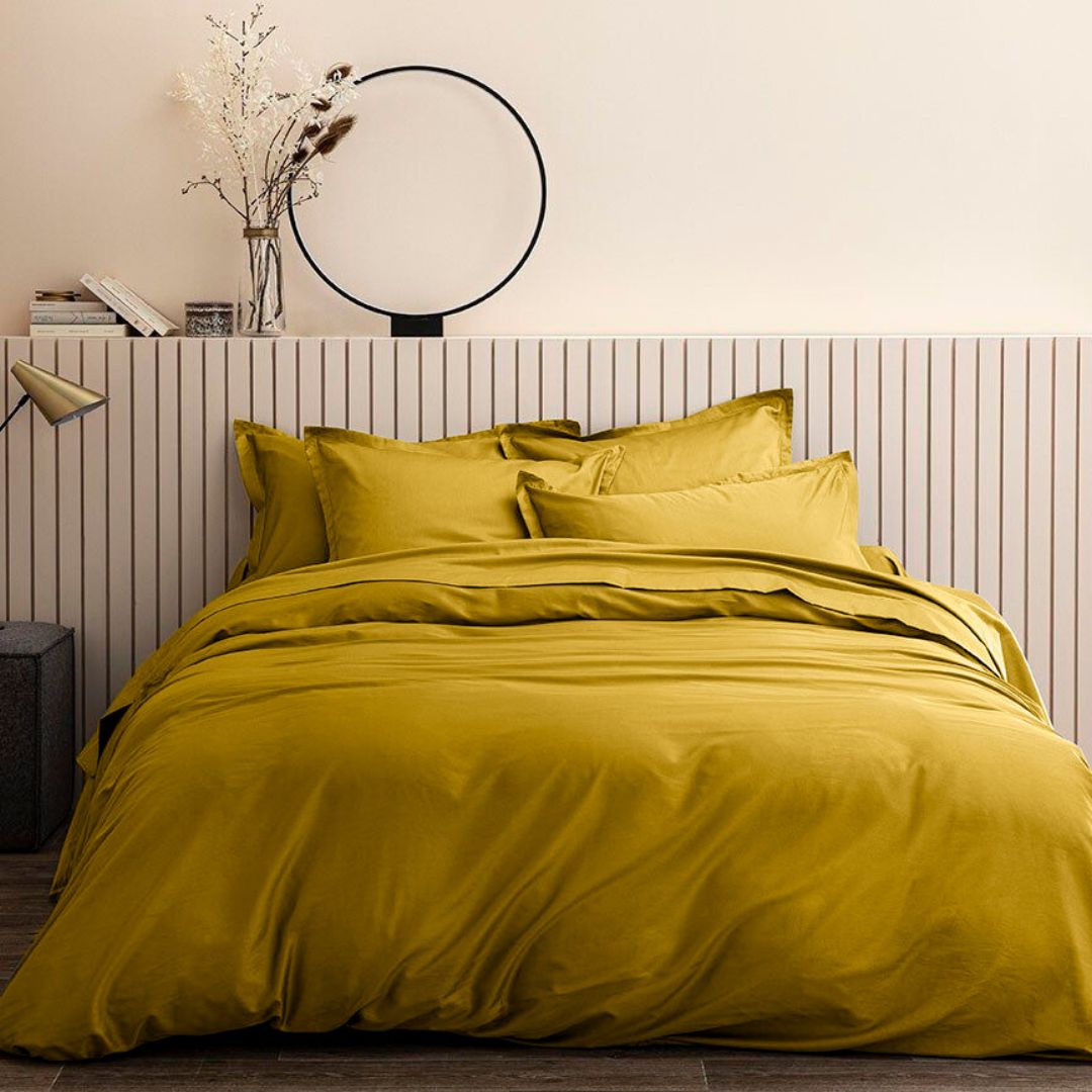 housse de couette et 2 taies d'oreiller en satin de coton coloris bronze de la marque baton rouge