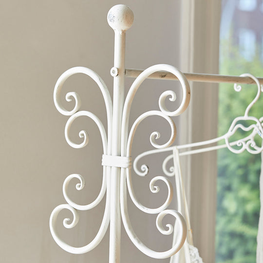Portant à vêtements LOBEERON Épinay en fer blanc vieilli — photo produit