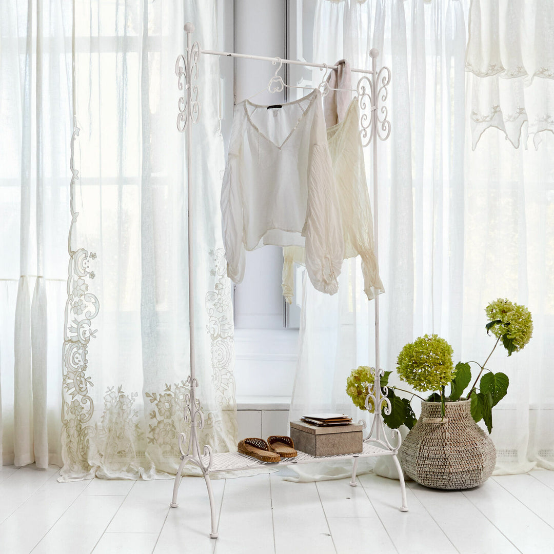 Portant à vêtements LOBEERON Épinay en fer blanc vieilli — photo produit