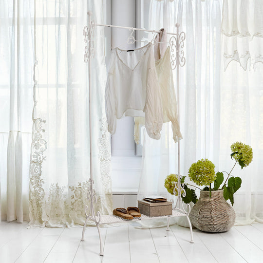 Portant à vêtements LOBEERON Épinay en fer blanc vieilli — photo produit