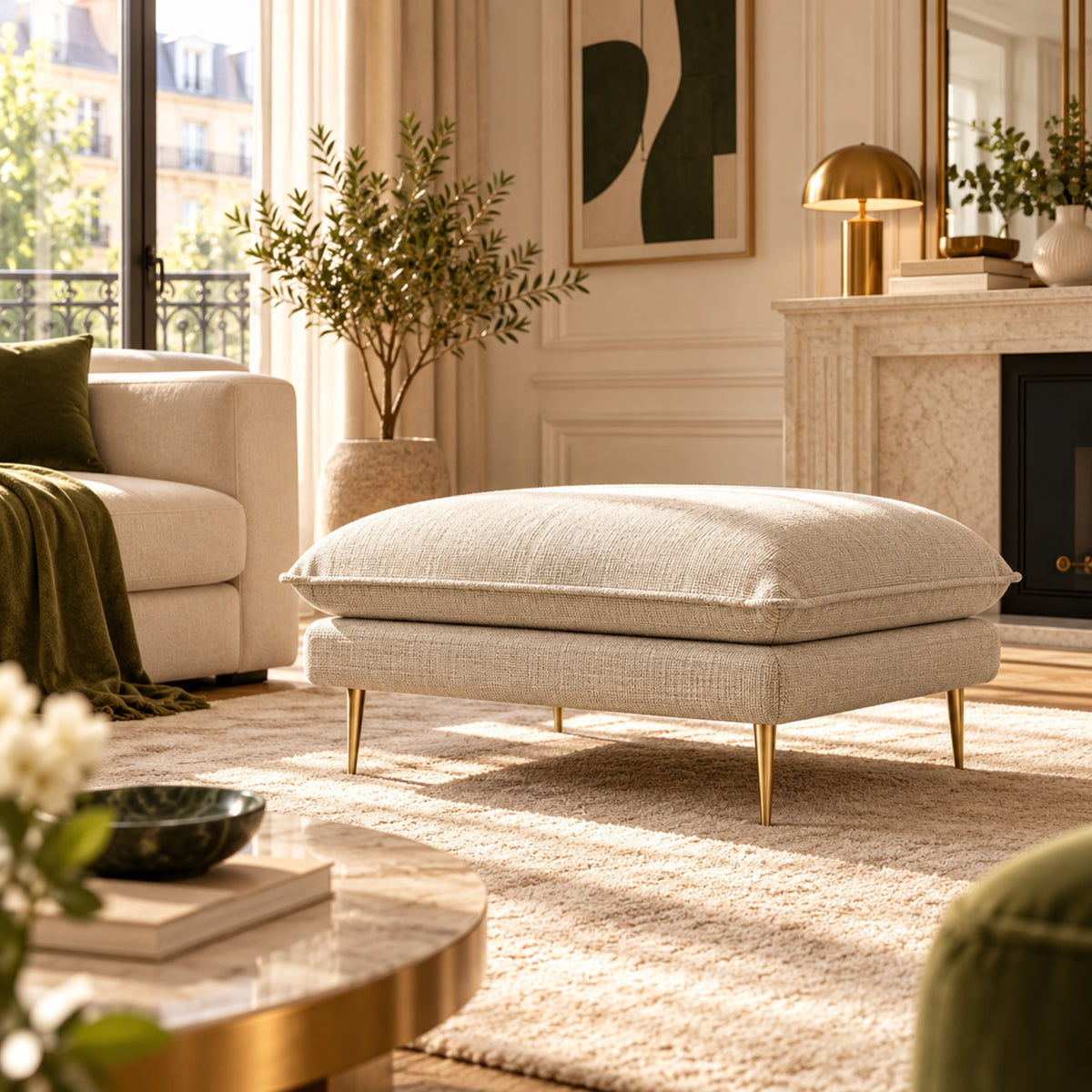 Pouf COSMOPOLITAN DESIGN Vienna en tissu structurel beige pieds doré