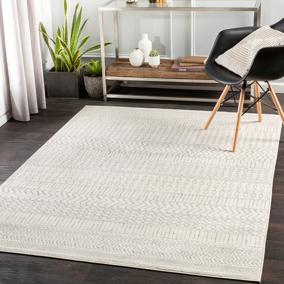 Tapis SURYA Hama scandinave bohème, motif frises gris clair sur fond blanc cassé