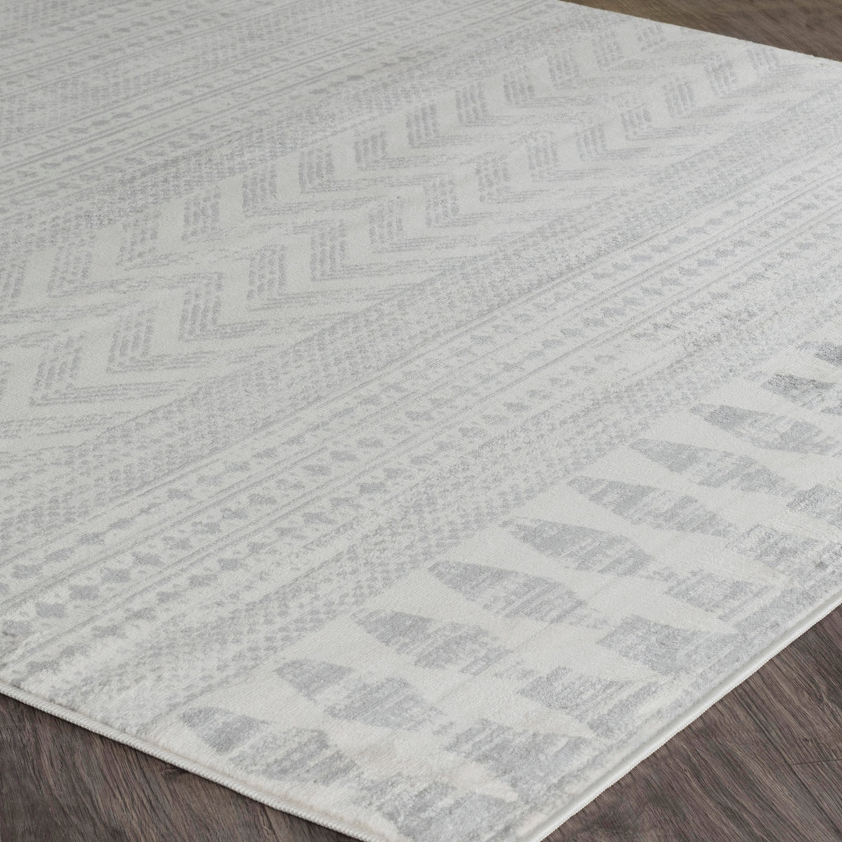 Tapis de couloir SURYA Mykonos bohème, motif chevrons berbères, blanc cassé et gris, vue 6