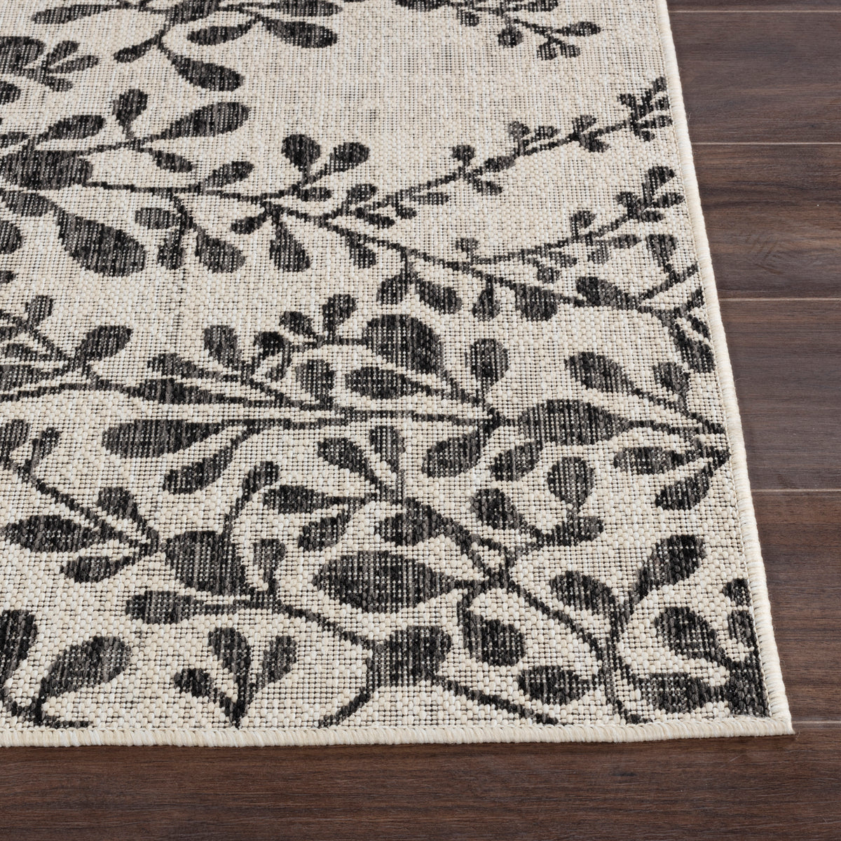 Tapis d'extérieur SURYA Hasselt, motif branches feuillues anthracite sur fond ivoire, vue 5