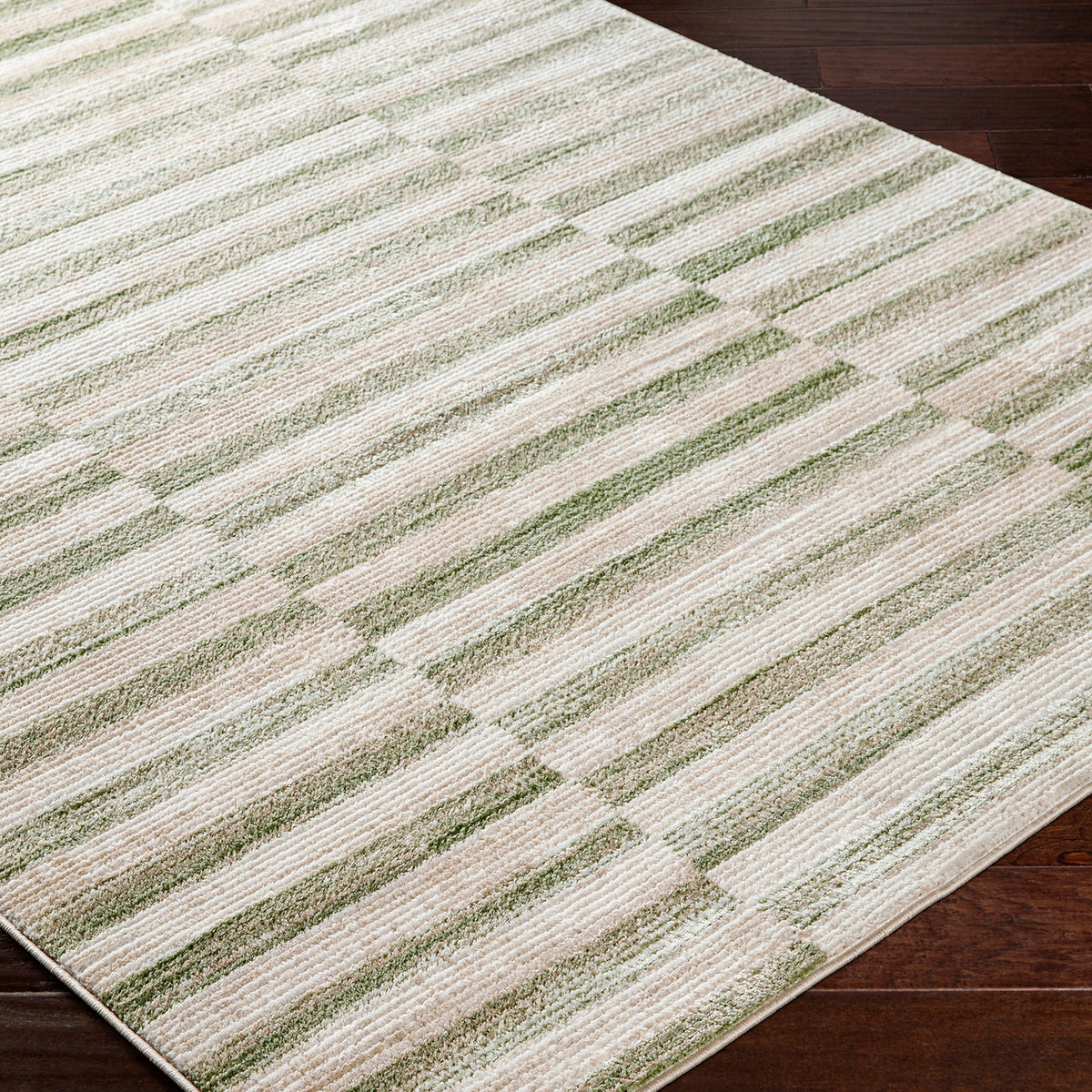 Tapis Surya Perla scandinave, rayures décalées vert sauge et ivoire, vue 7