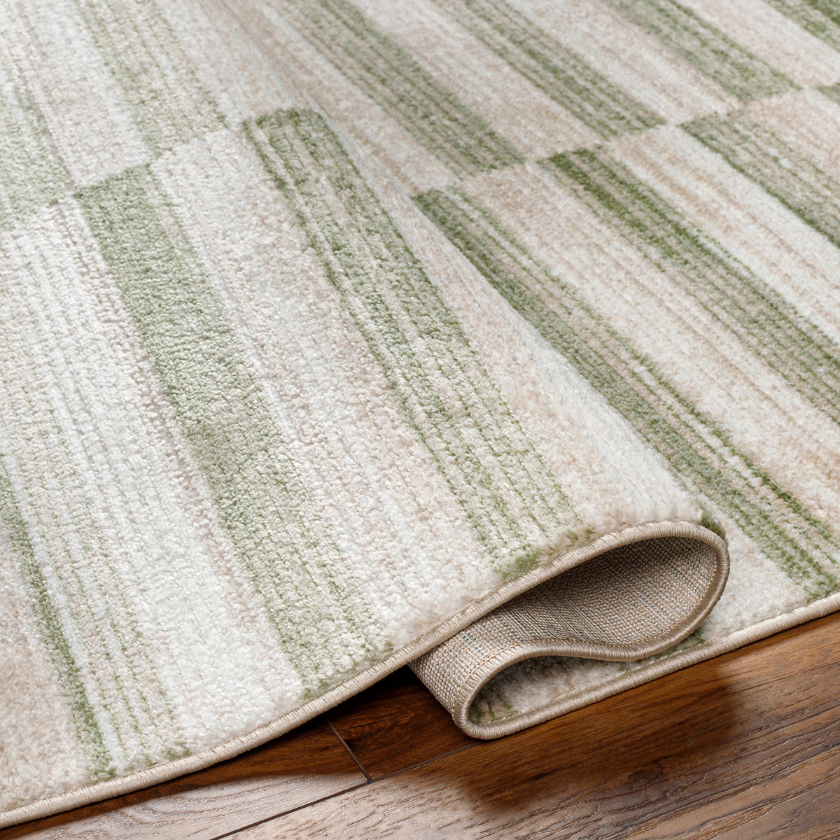 Tapis Surya Perla scandinave, rayures décalées vert sauge et ivoire, vue 5