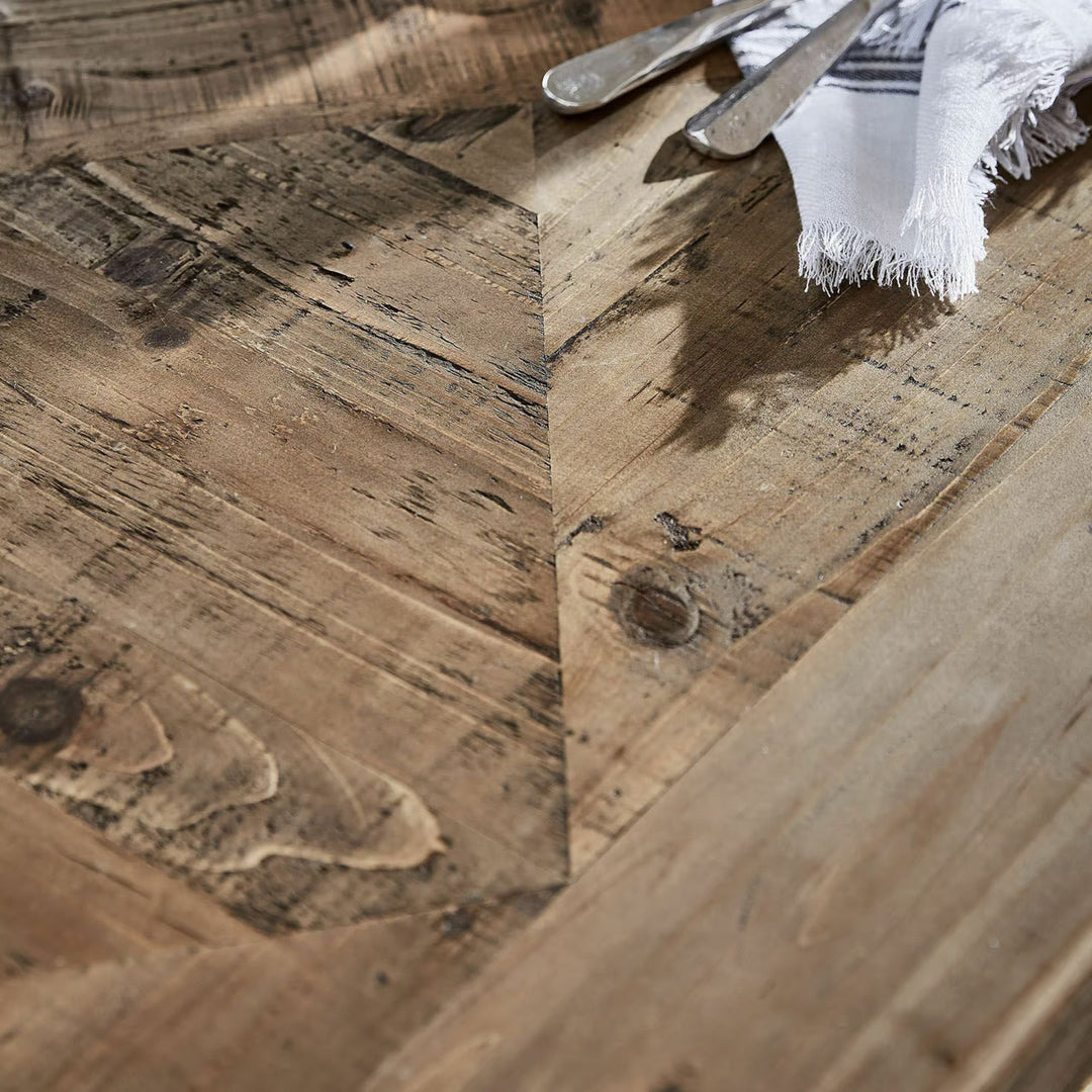 Table à manger LOBERON Campbelltown en bois de sapin revalorisé avec motif intarsia