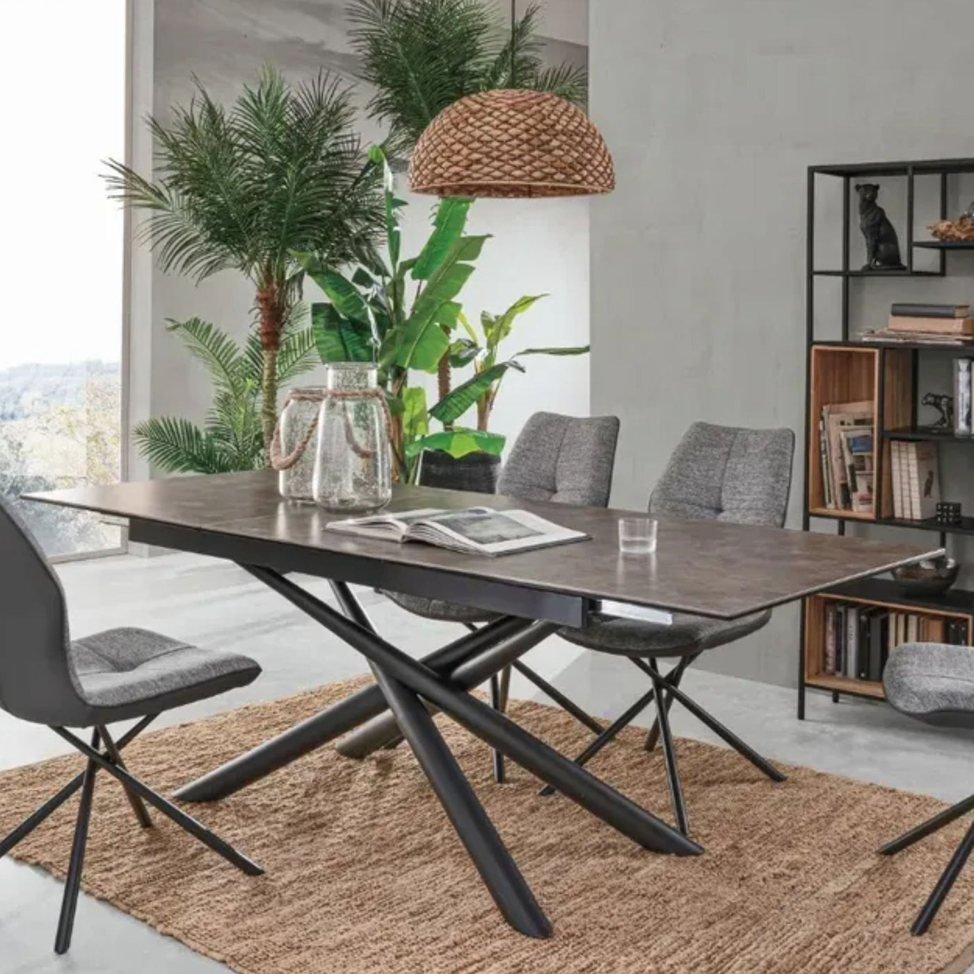 Table extensible LES TENDANCES Seray 6 à 10 places 160 à 220 cm en céramique marron et acier noir