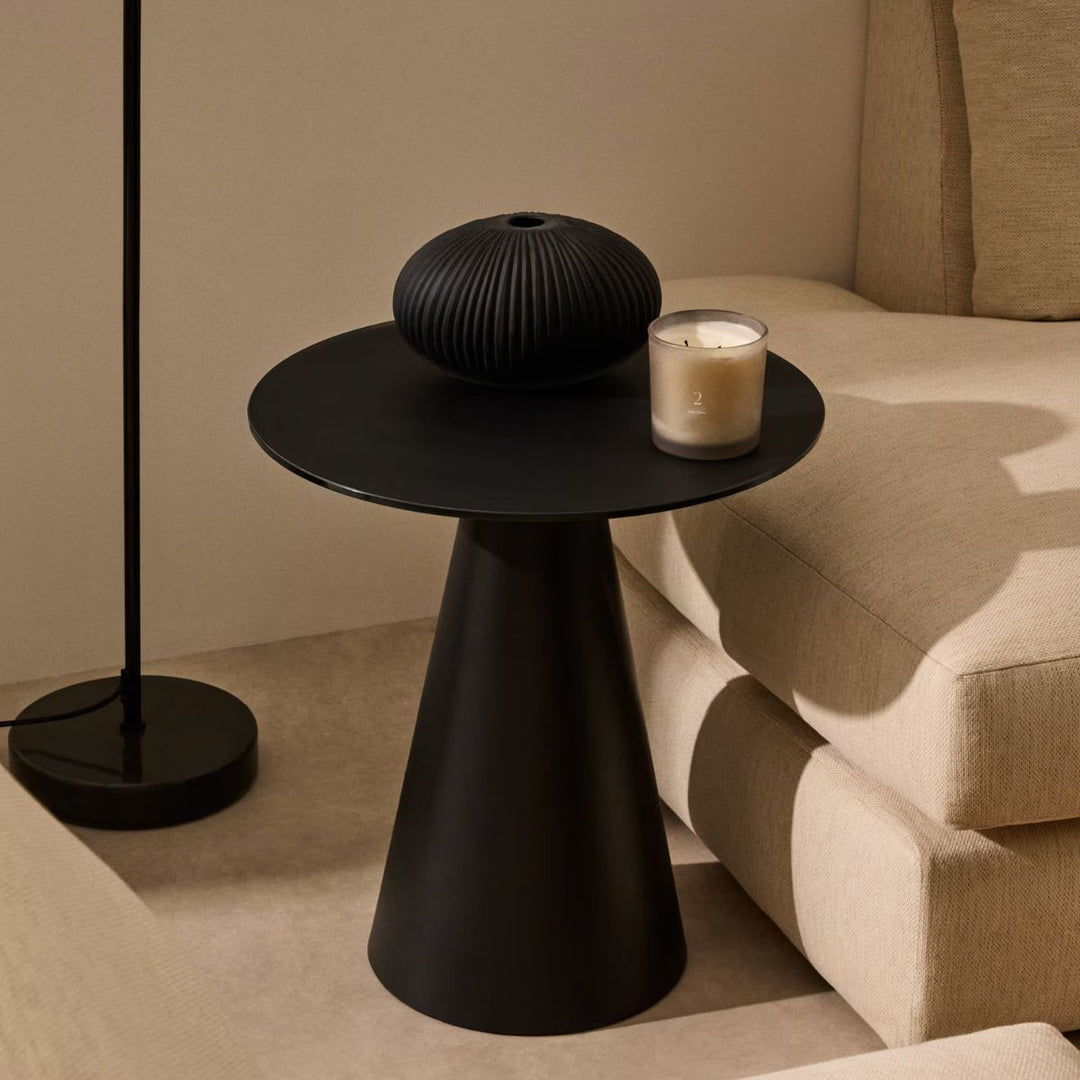 Table d'appoint Wilshire en verre trempé et métal avec finition peinture noir Ø 50 cm Kave Home