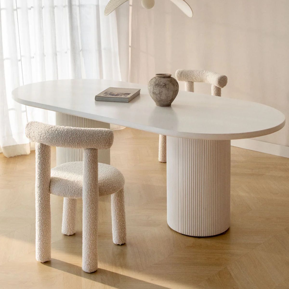 Table de salle à manger ovale SKLUM 220x100 cm en ciment Velia