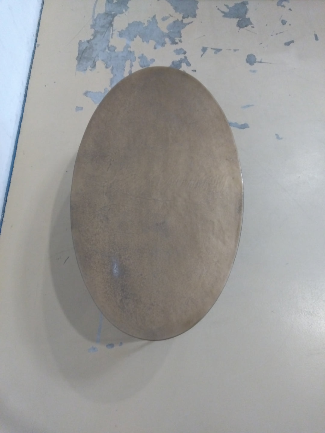 Table basse ovale LOBERON Leron en métal or vieilli — photo produit