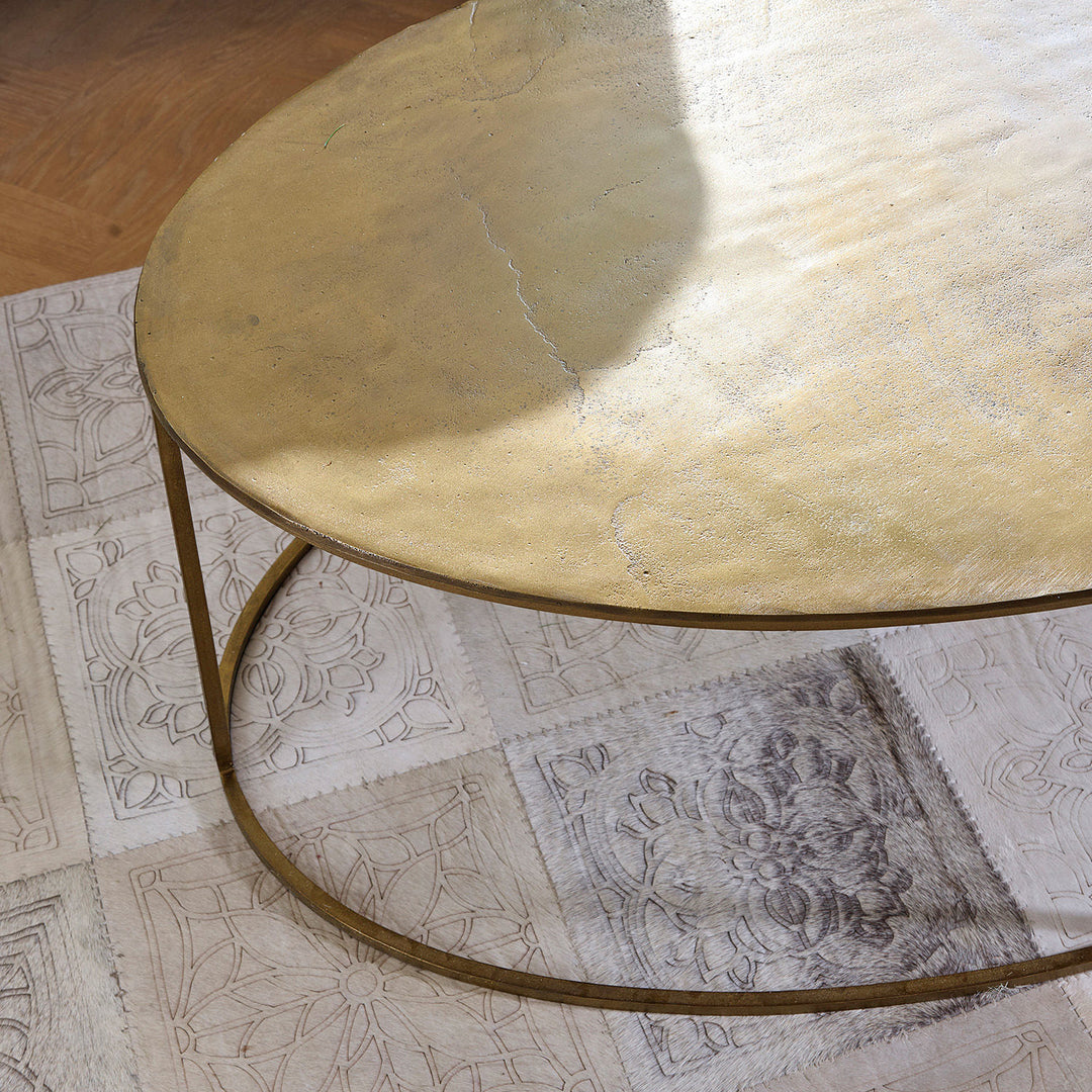 Table basse ovale LOBERON Leron en métal or vieilli — photo produit