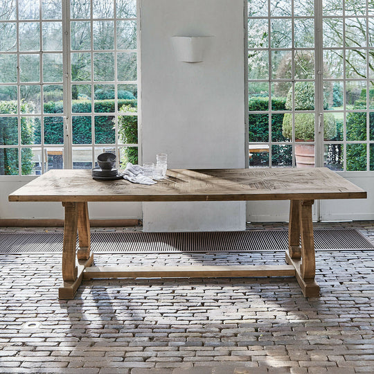 Table à manger LOBERON Campbelltown en bois de sapin revalorisé avec motif intarsia — photo produit